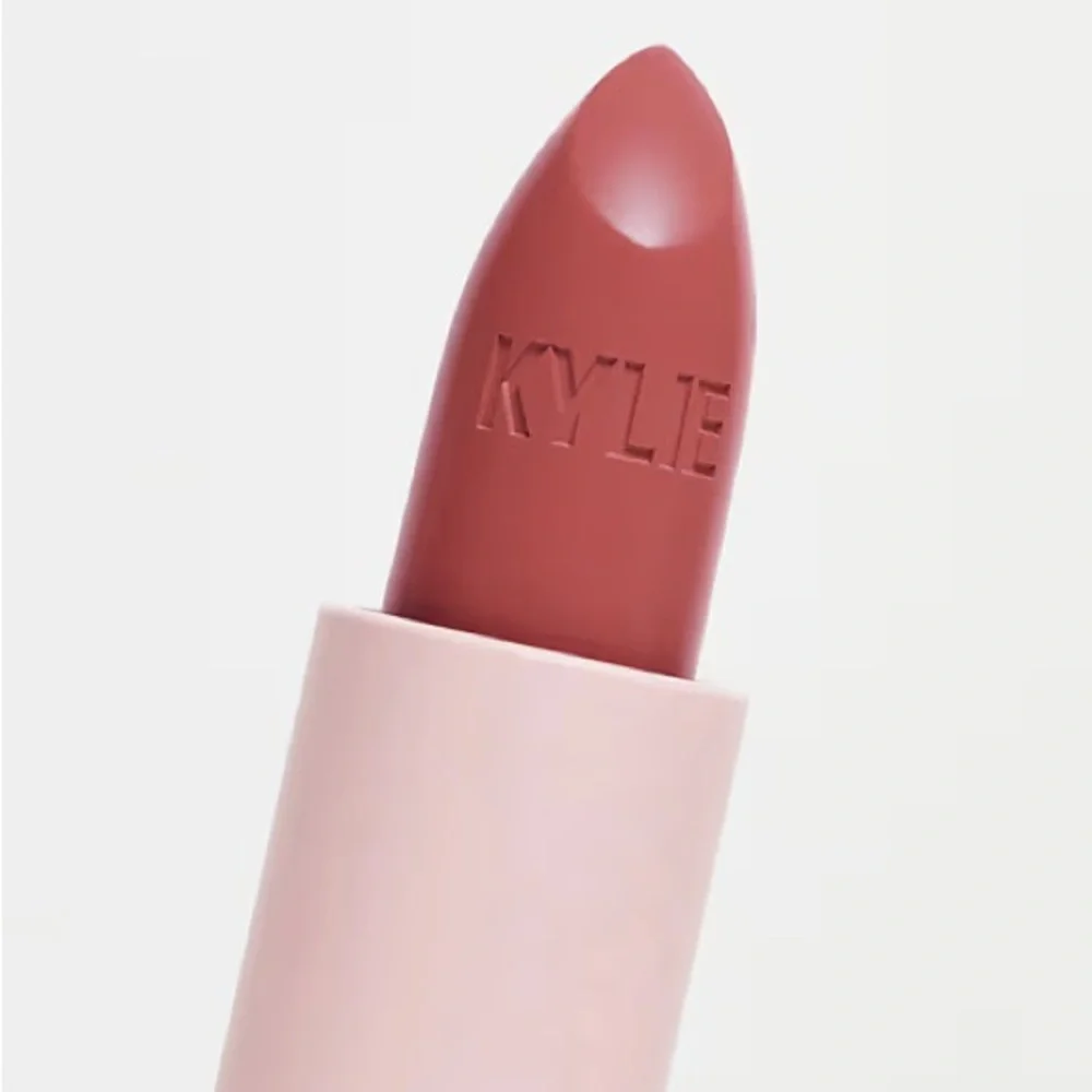 BNIB Kylie Cosmetics Crème Lipstick - Talk Is Cheap - Picture 5 of 12